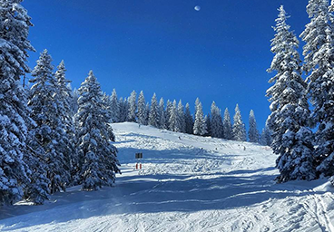 bolsterlang freeski freeride ski skifahren powder blauer himmel skigebiet allgäu bergschön